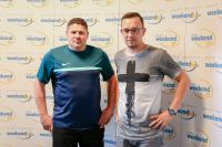 Andrzej Borowski, Irmina Mr&oacute;zek Gliszczynska i Krzysztof Pestka w studiu Weekend FM, a do tego reportaż o piłkarkach Tucholanki