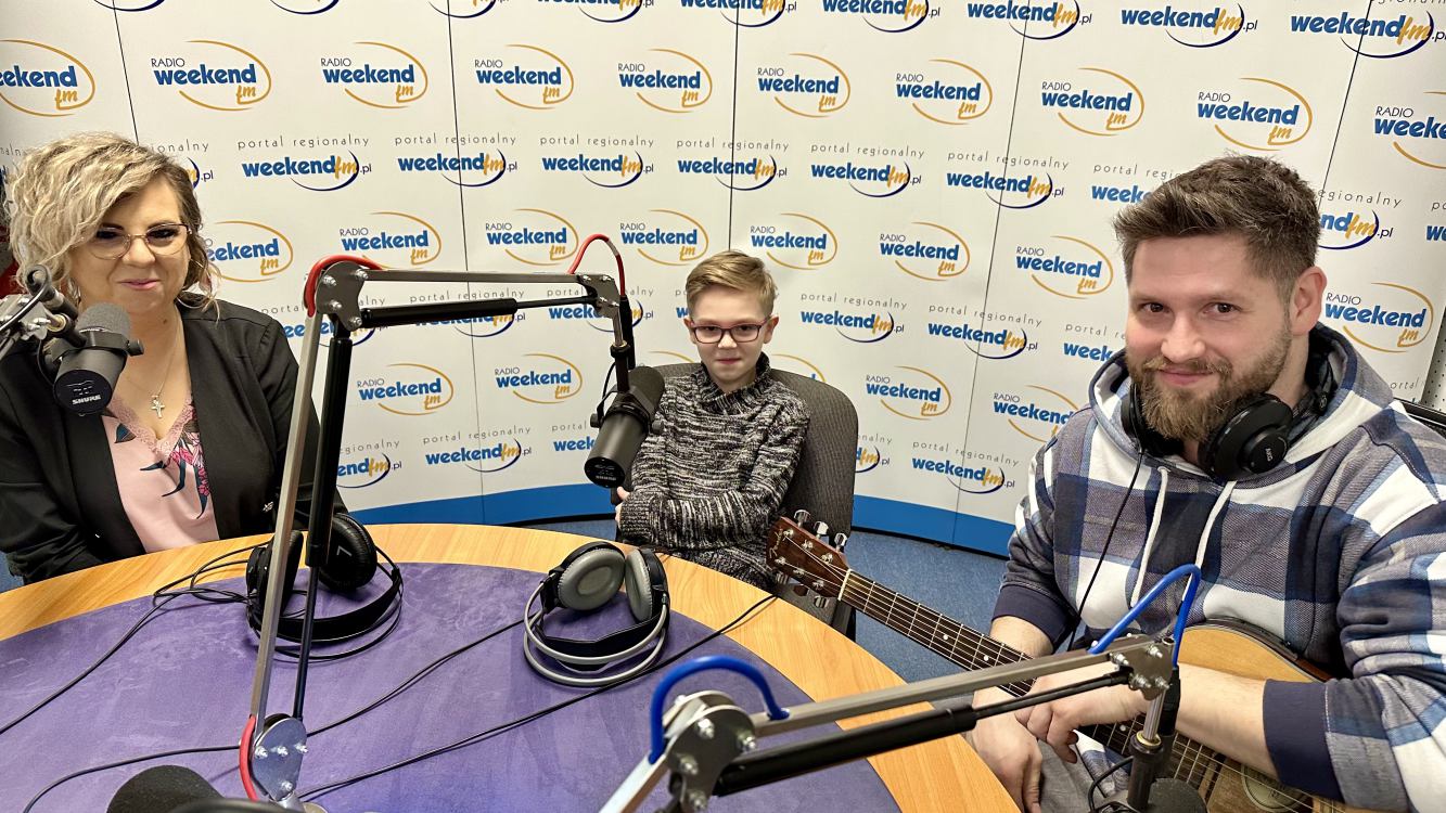 DoReMiFaSchola, czyli muzyczna rodzina Słubik&oacute;w i dwudziestoosobowy zesp&oacute;ł nagrali płytę "Dream Team"