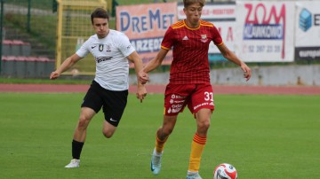 "Sam debiut jeszcze nic nie znaczy". Od juniorów do pierwszej drużyny Chojniczanki. Poznajcie Jakuba Żywickiego