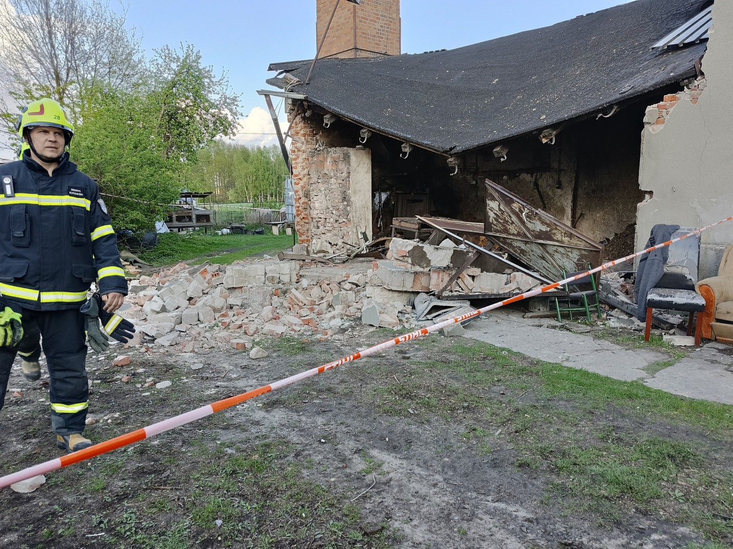 Bysław: Wybuch instalacji wodnej w piecu centralnego ogrzewania. Kotłownia zamieniła się w stertę gruzu