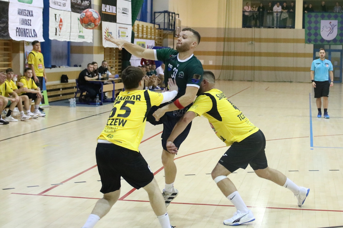 Święto w Czersku, święto w Tucholi. Handball zadebiutował w I lidze, a Tucholanka zagrała na 80-lecie z Chojniczanką