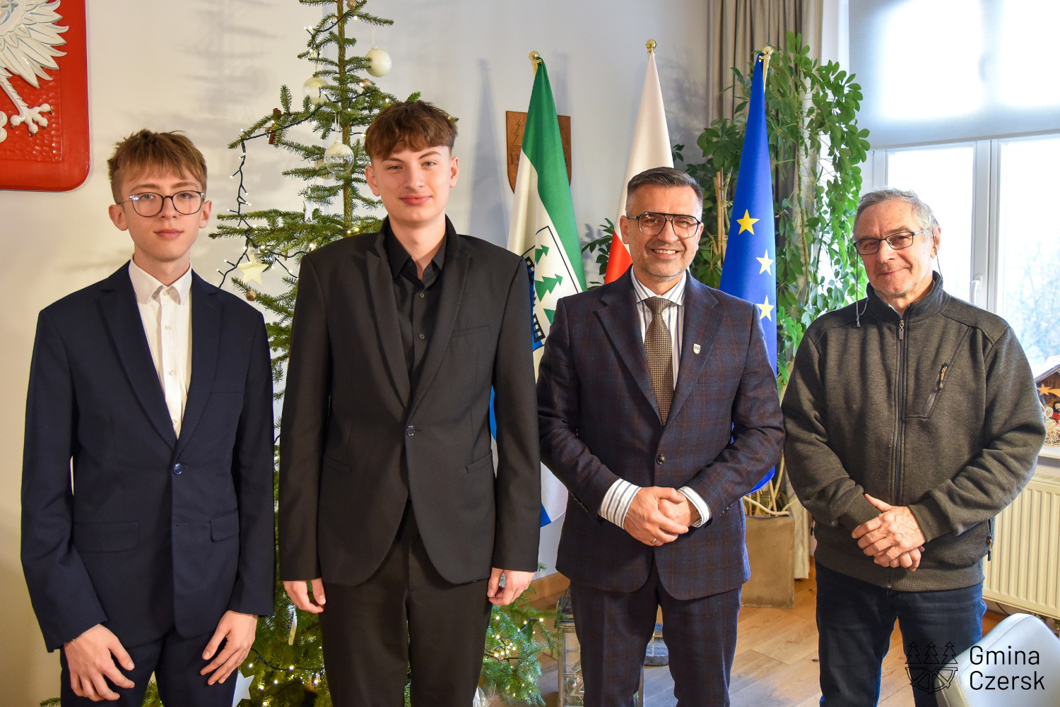 Przy czerskim lodowisku działa wypożyczalnia łyżew. Ze sprzętu można skorzystać za darmo